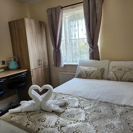 Bella With Free Minibar Tea&coffee